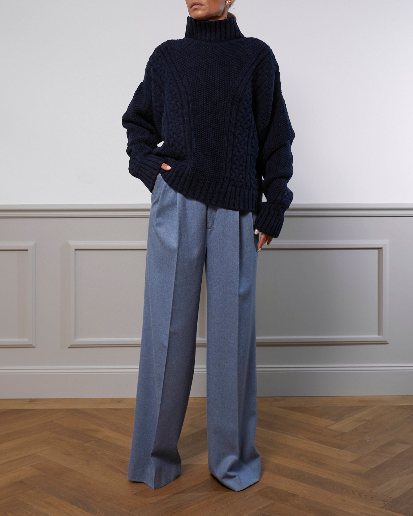 Cable Knit Cashmere Sweater "Karen" - Navy